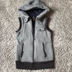 BARELY WORN Burton Vest